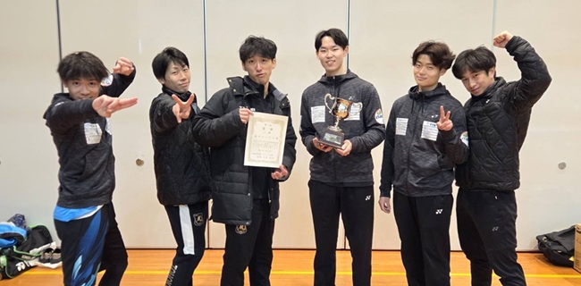 �{�錧���ƒc�o�h�~���g���A����4��c�̃��[�O��